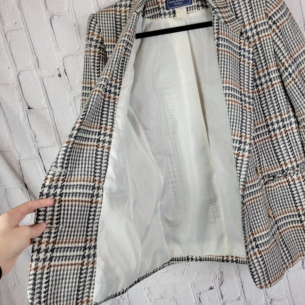 Classic Plaid Women's Blazer - Picture 4 of 7